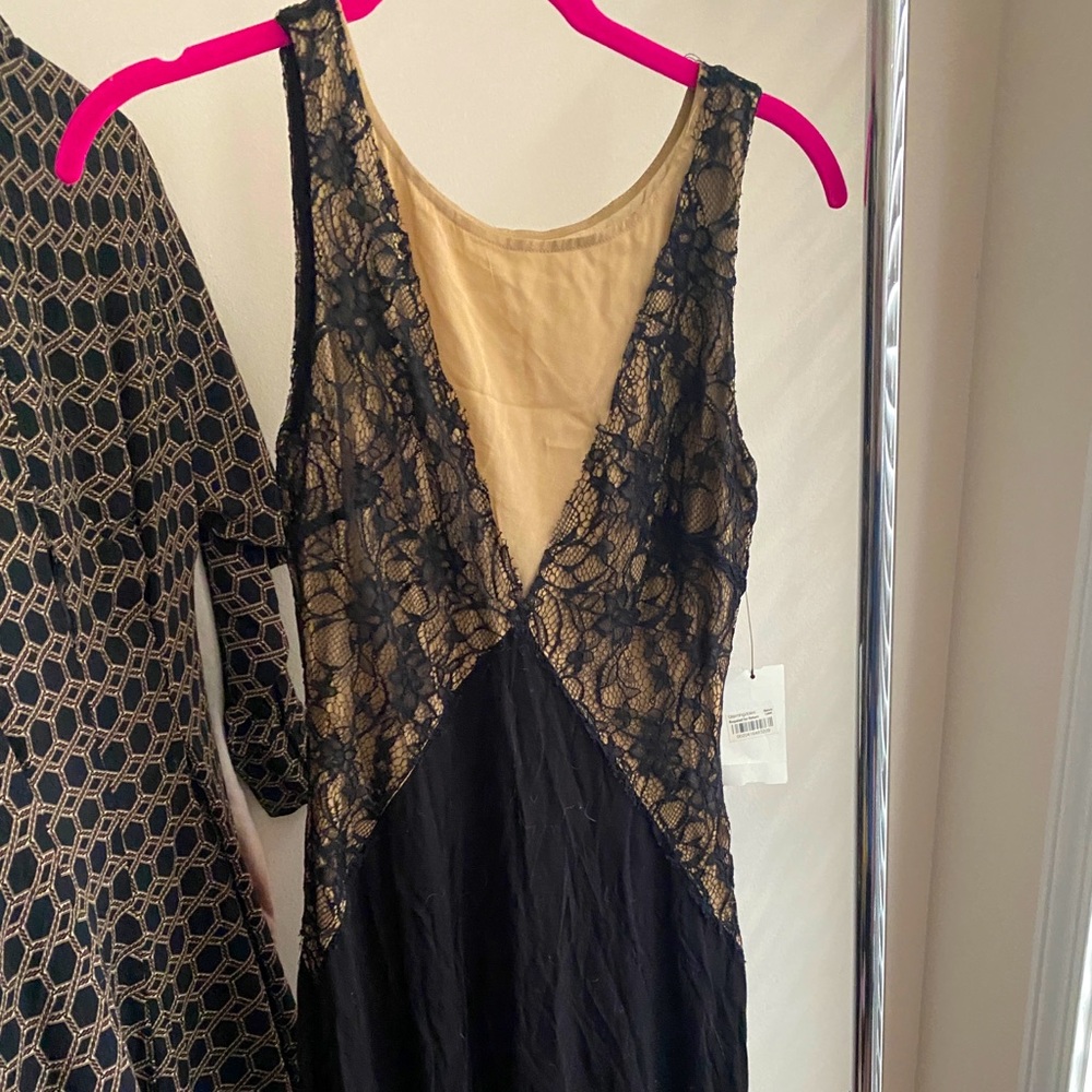 NWT Bailey 44 lace and nude dress 🖤